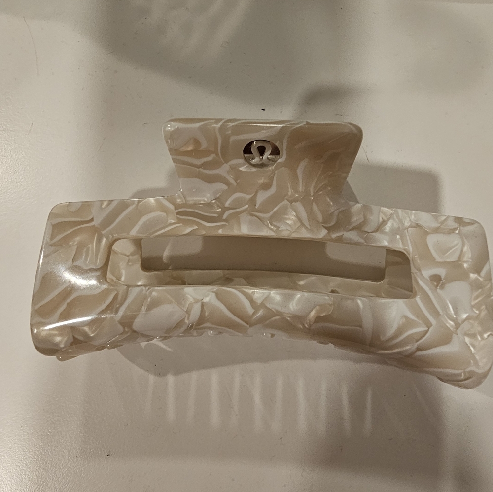 Cream Hair Claw Clip Extra Large LULULEMON